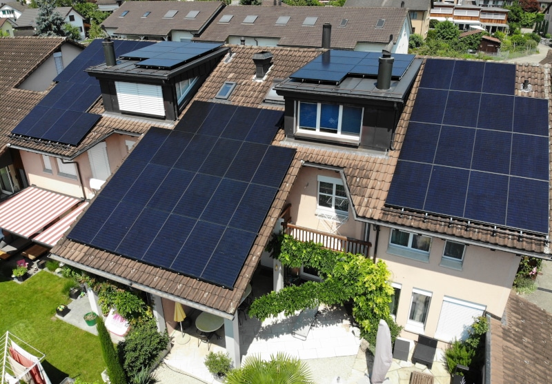 Photovoltaik-Anlage auf Reiheneinfamilienhaus in Jona